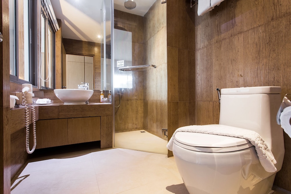 Deluxe Room, Balcony - Photo 13