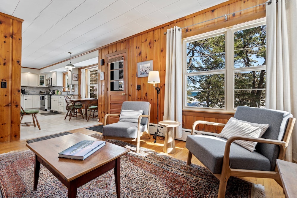 House, Multiple Beds, Kitchen, Ocean View (Bayview Beach Cottage)