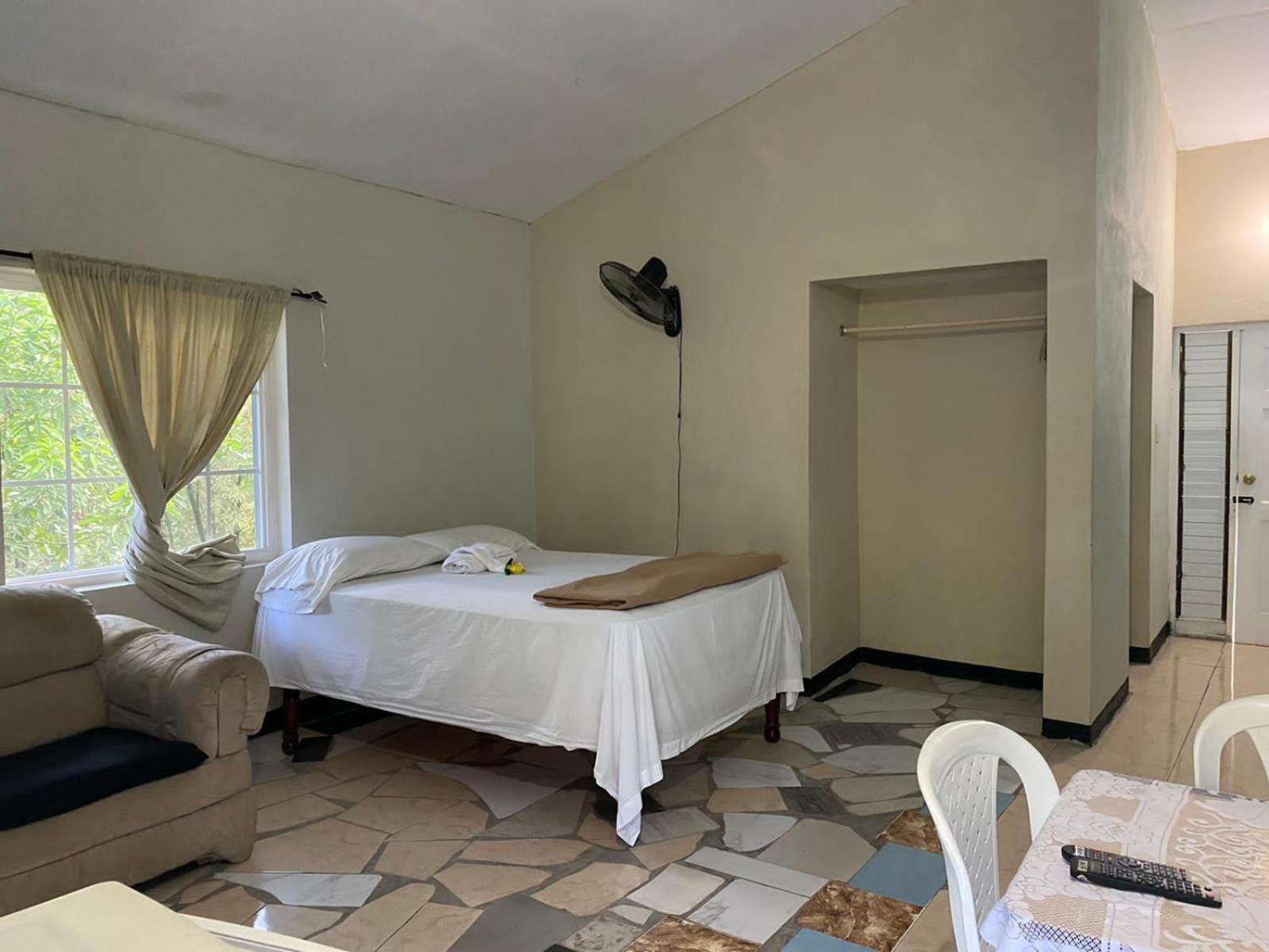 One-Bedroom House photo 1