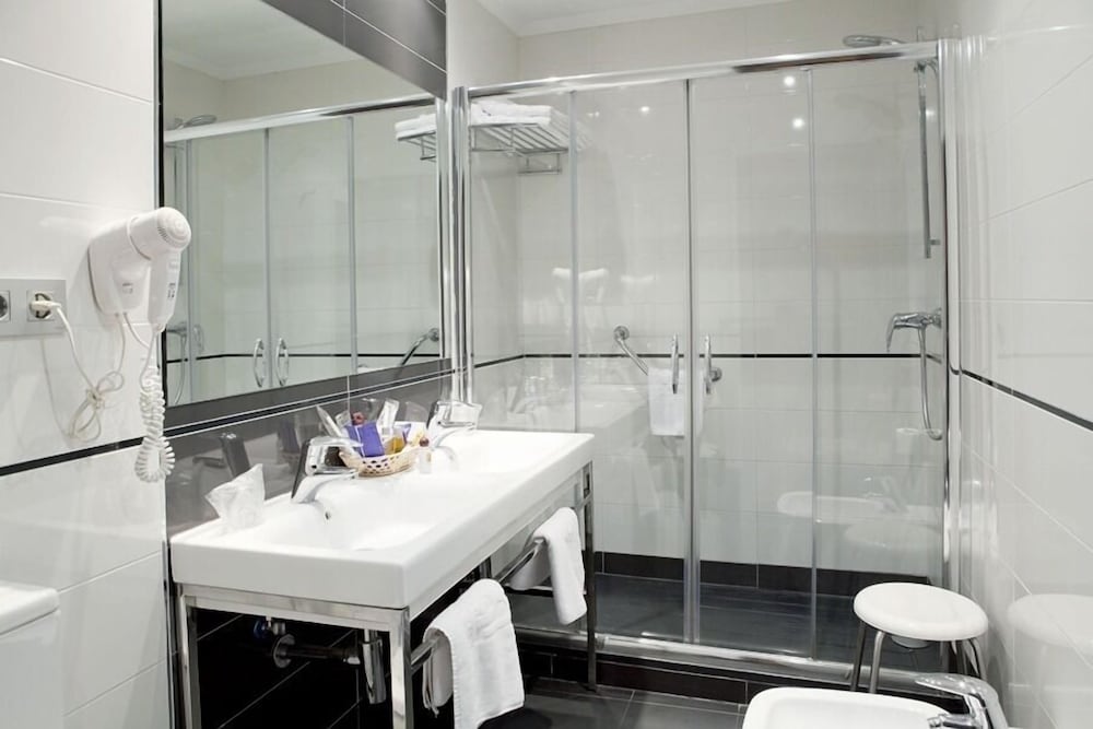 Single Room - Photo 2