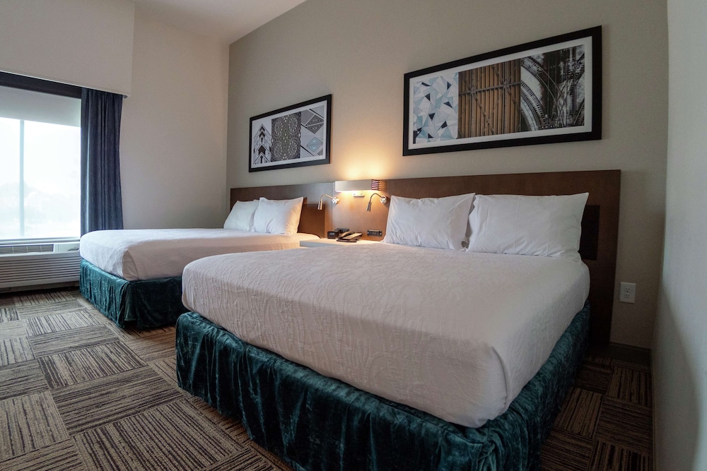 Room, 2 Queen Beds, Accessible (Roll-In Shower) photo 1