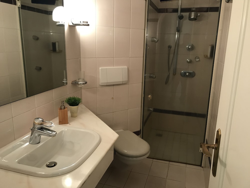 Villa, 3 Bedrooms, Lake View photo 2