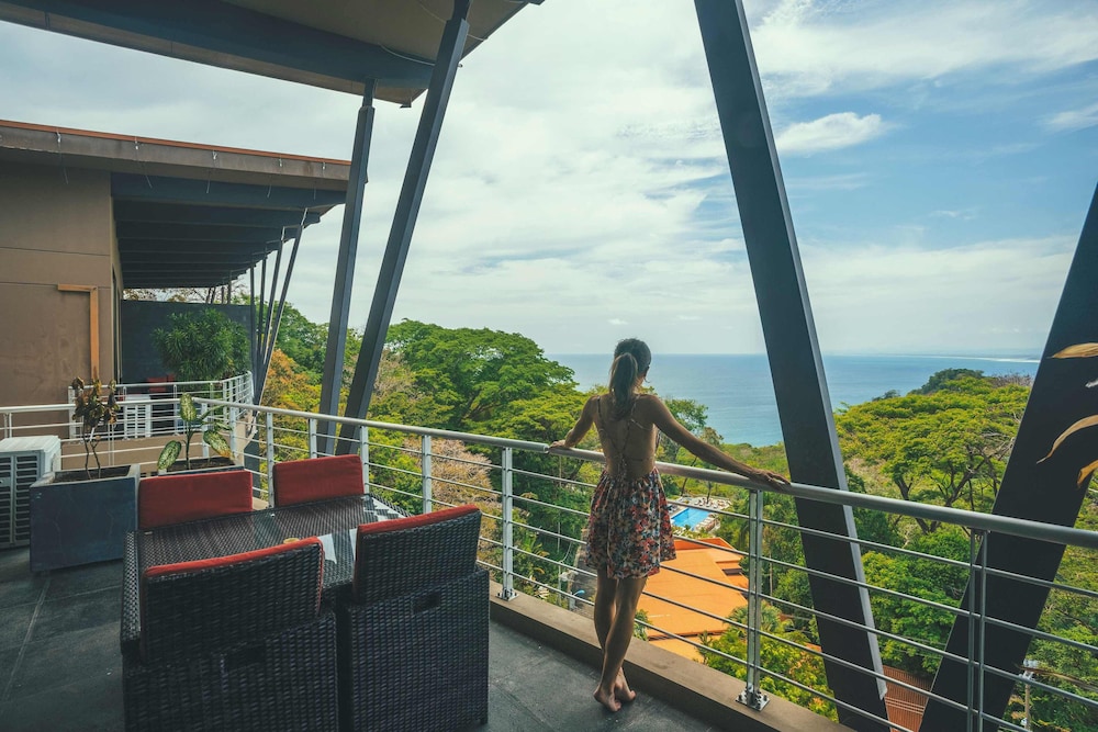 The Penthouse - Best Ocean Views - (# of bedrooms available depends on # of guests reserved) photo 2