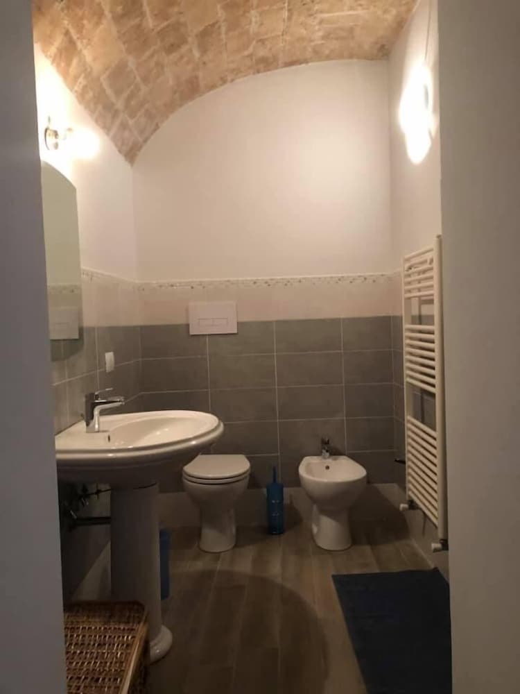Double or Twin Room, Shared Bathroom photo 2