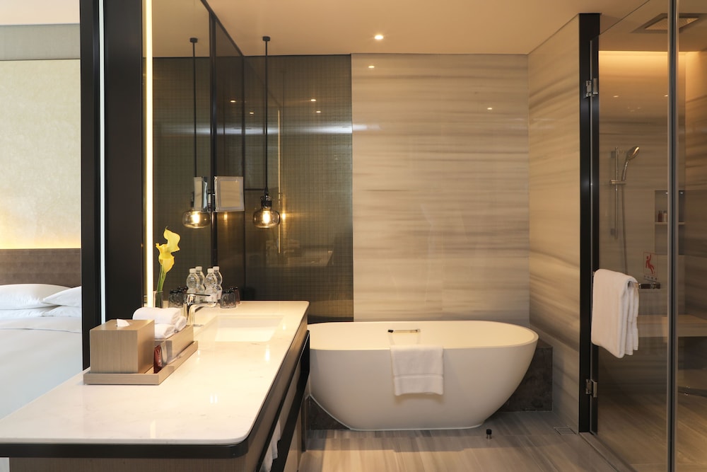 Superior Room, 2 Twin Beds, City View - Photo 5