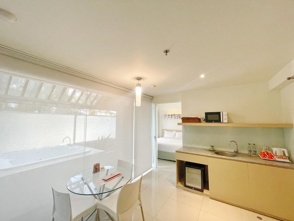 Suite, 2 Queen Beds (HARRIS Sunset) photo 3