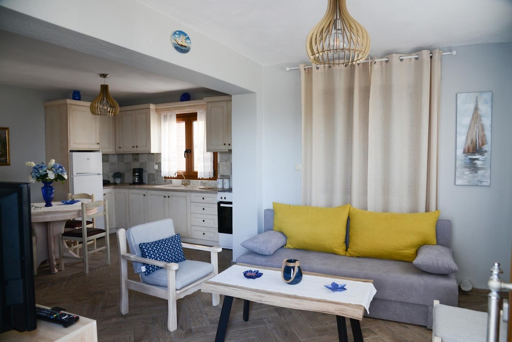 Apartment photo 3