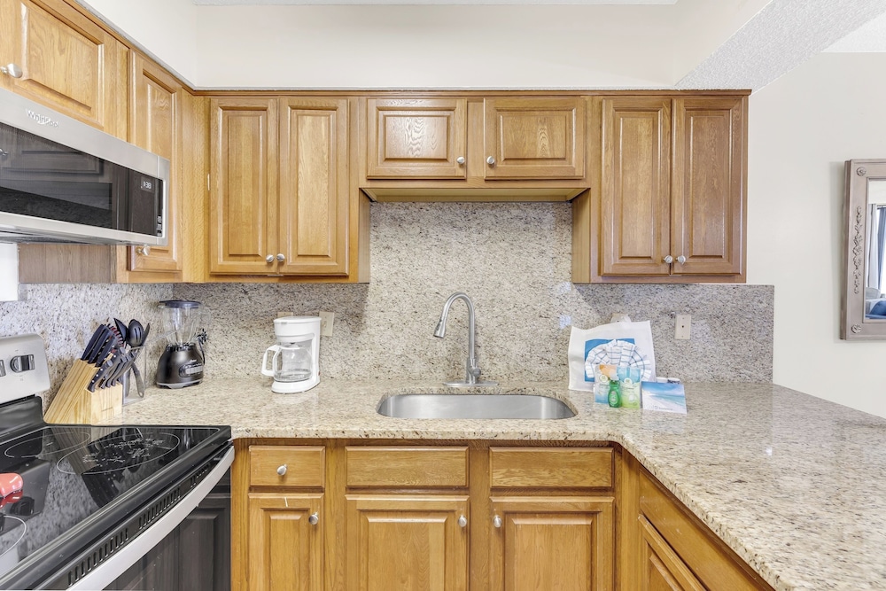 Signature Condo, 3 Bedrooms, Balcony photo 3