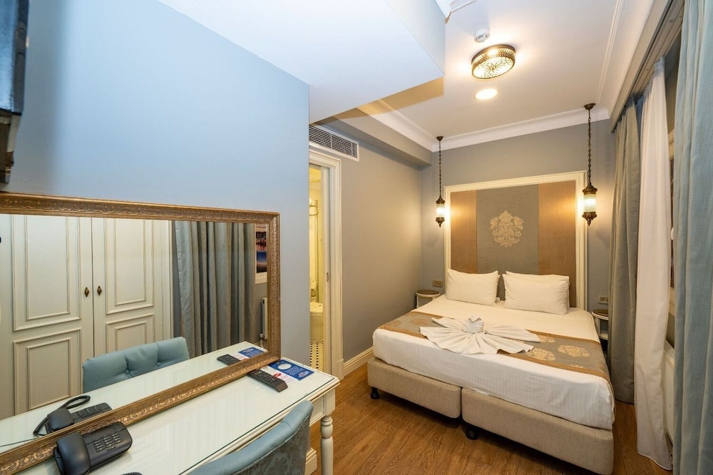 Family Room, 2 Bedrooms photo 2