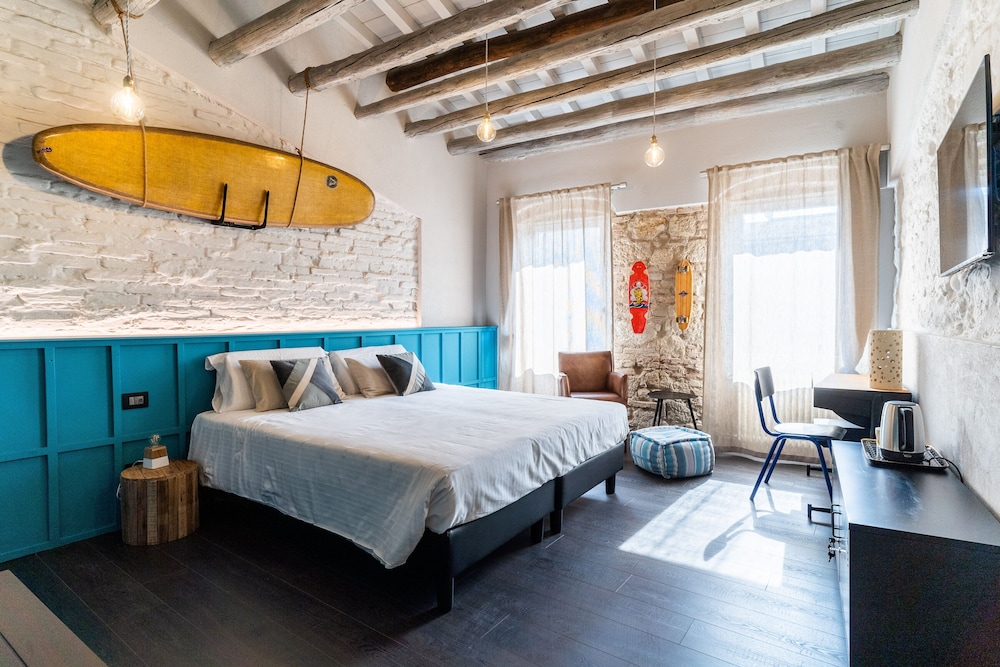 Deluxe Double or Twin Room photo 2