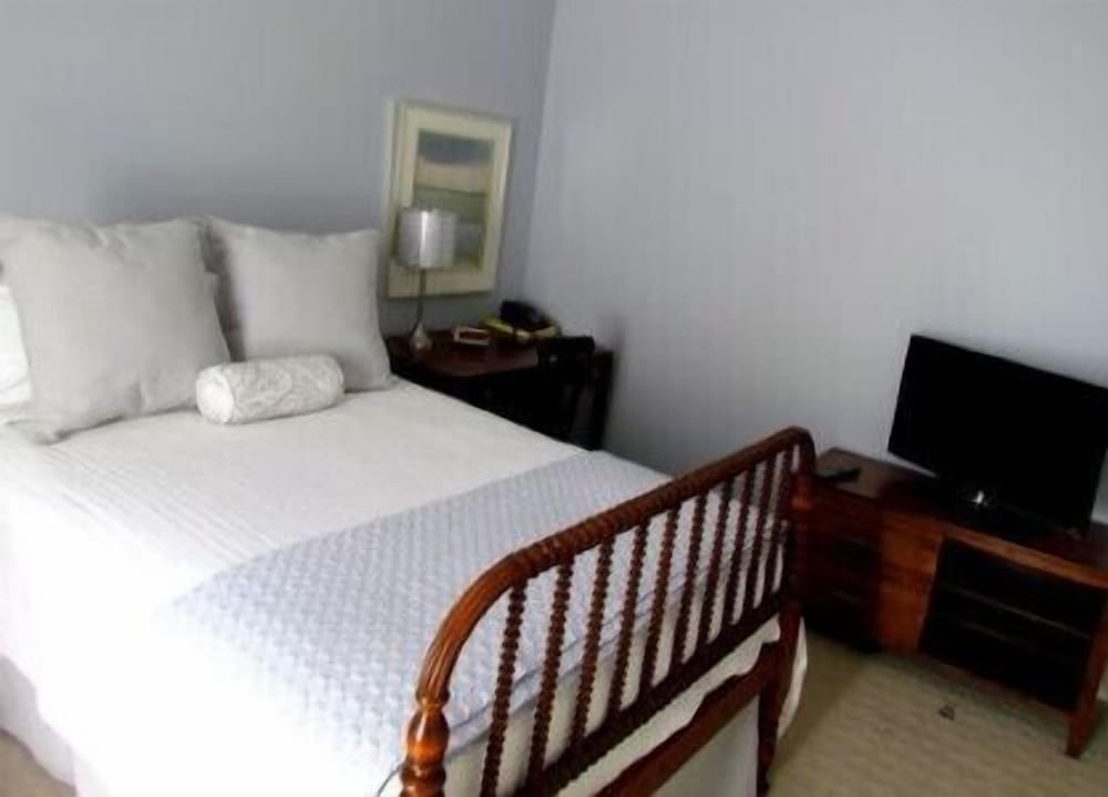 Suite #6 photo 2