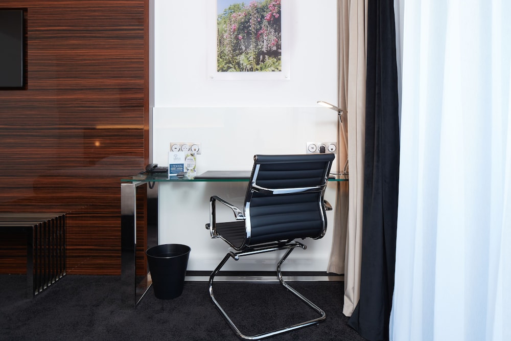 Executive Room - Photo 6