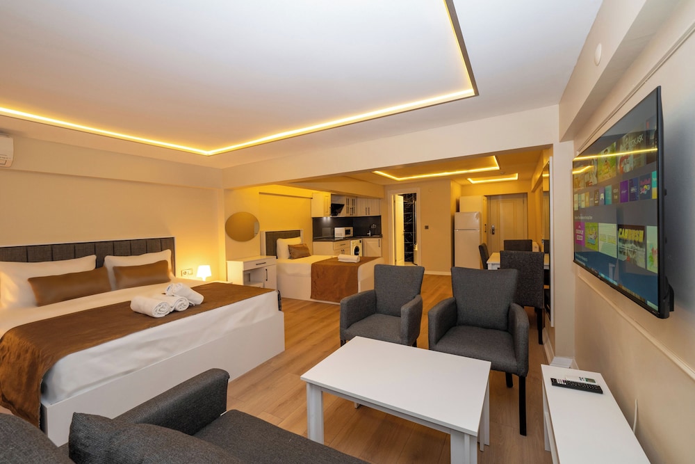 Family Room photo 3