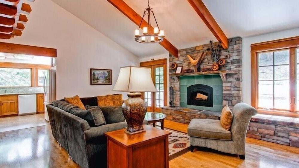 Cabin photo 1