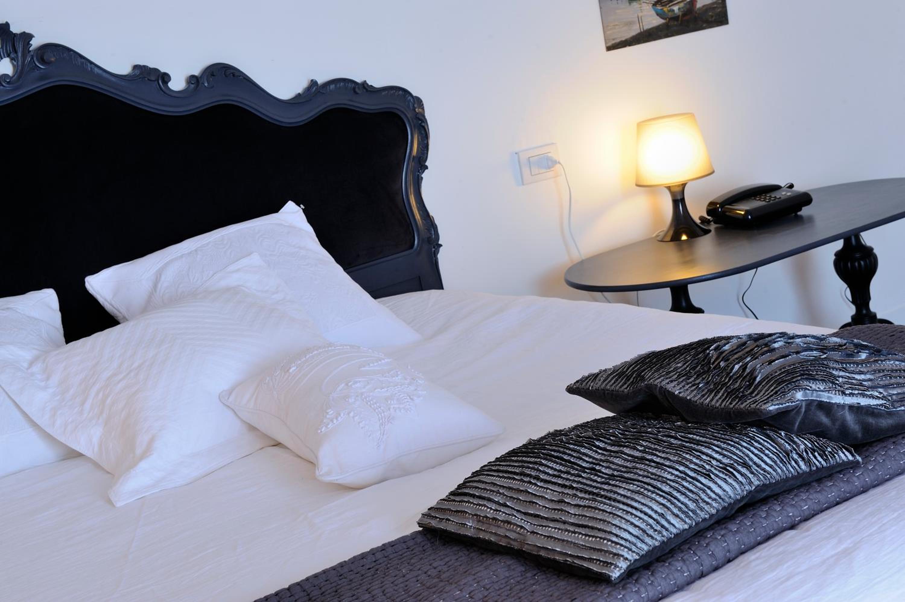 Double Room with Balcony and Lake View photo 2