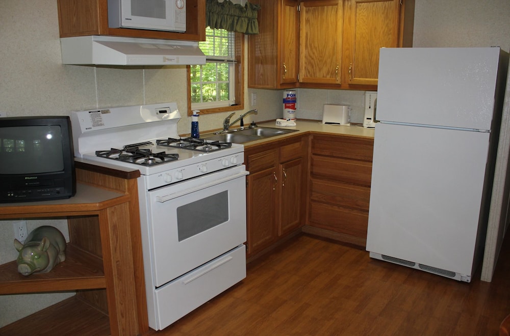 Park Model  Sleeps 6 No Pets Permitted photo 3