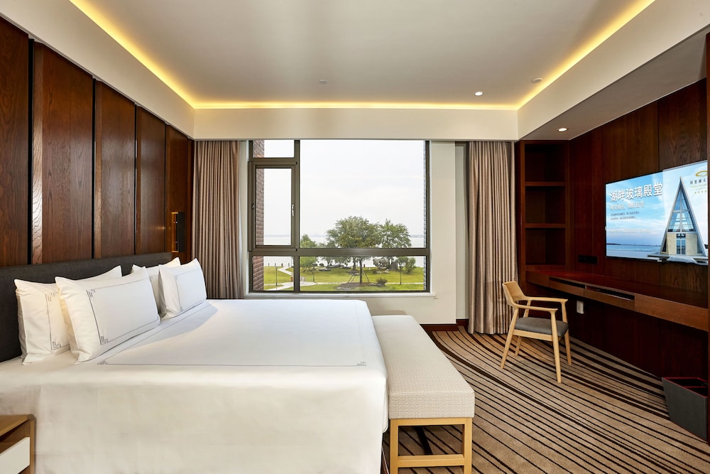 Executive Suite, Lake View