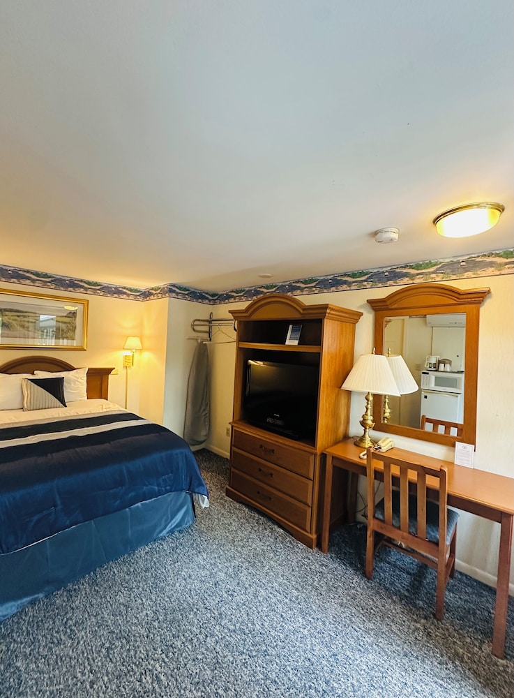 Standard Room, 1 Queen Bed, Non-Waterview photo 1
