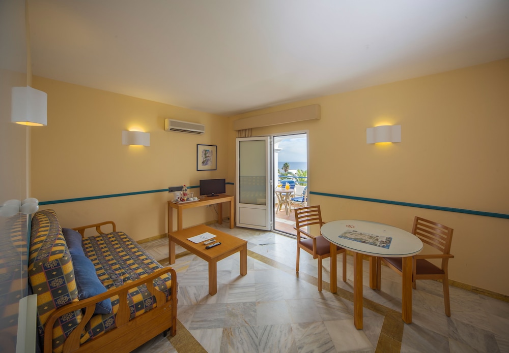 Triple Room (salón) photo 2