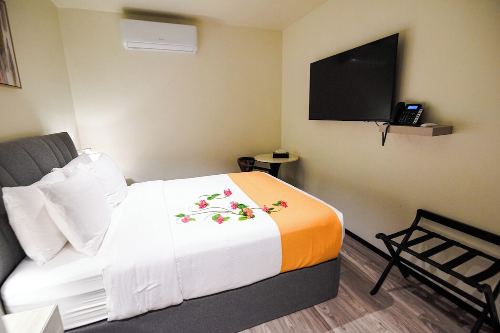 Studio Queen Room