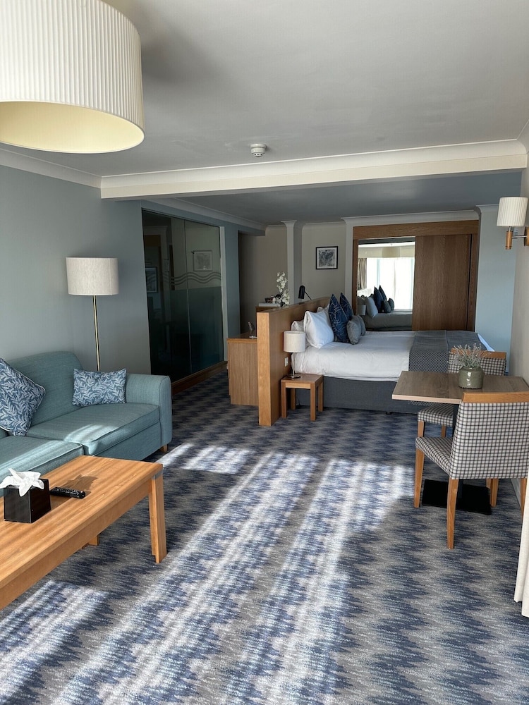 Suite - Photo 3