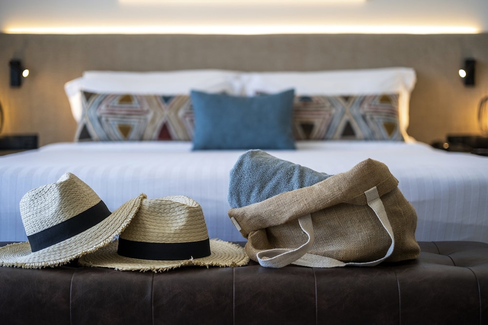 Premium Room, 1 King Bed, Balcony, Sea View - Photo 4