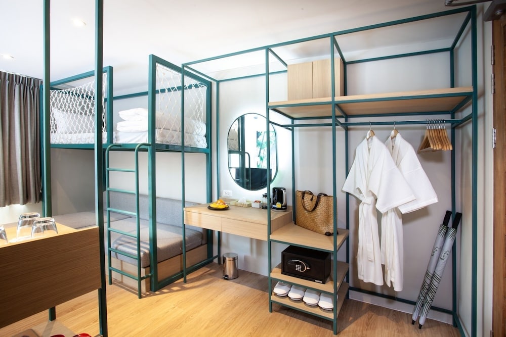 Triple Stay - Photo 3