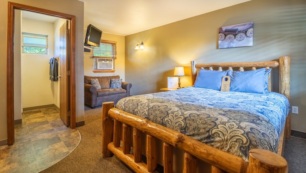 Room, 1 Queen Bed with Sofa bed, Non Smoking, Refrigerator & Microwave