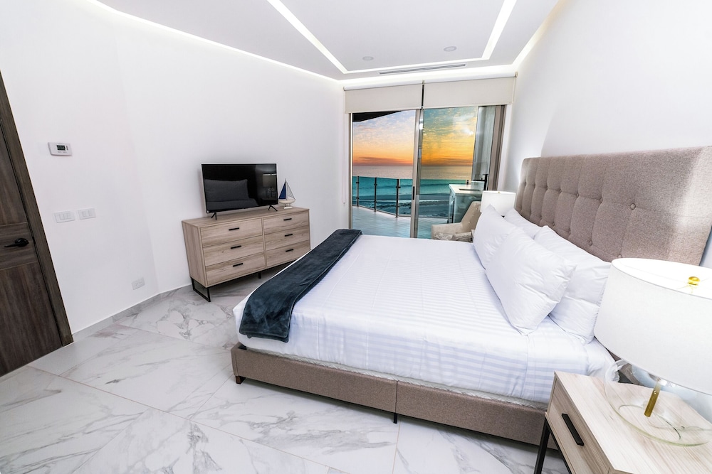 Classic Apartment, 3 Bedrooms, Ocean View