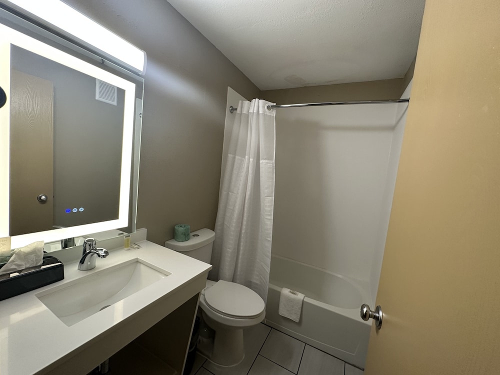 Studio Suite, 2 Queen Beds, Non Smoking - Photo 4