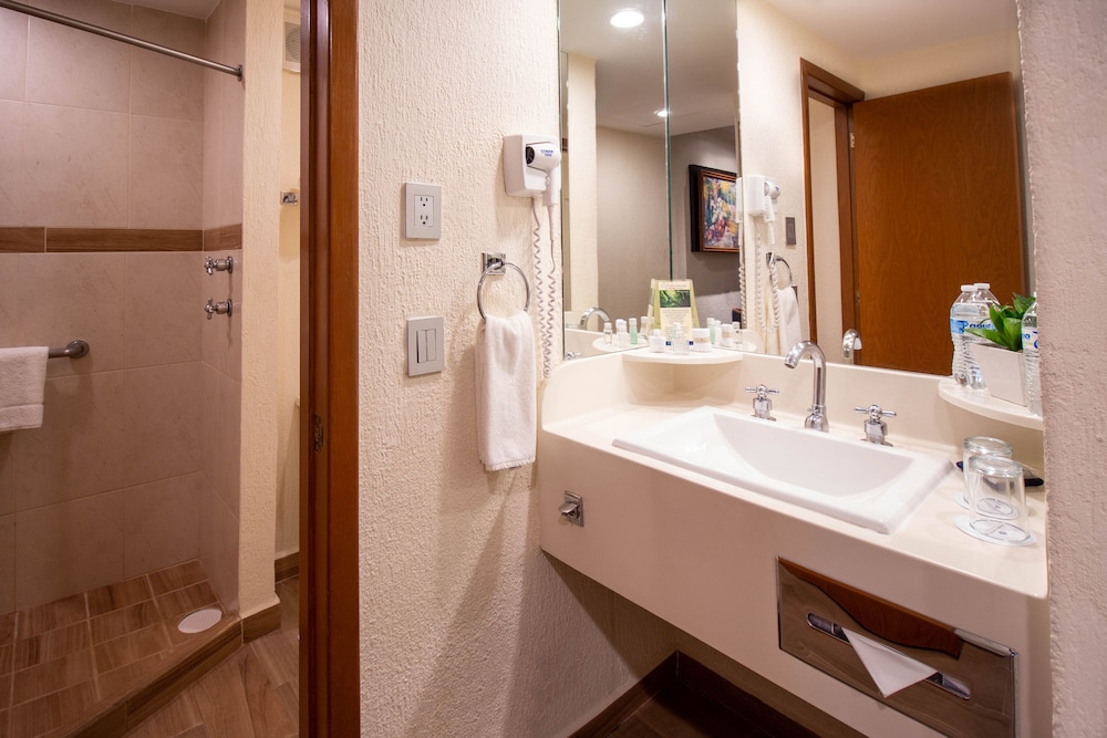 Executive Room, 1 Bedroom, Accessible - Photo 4