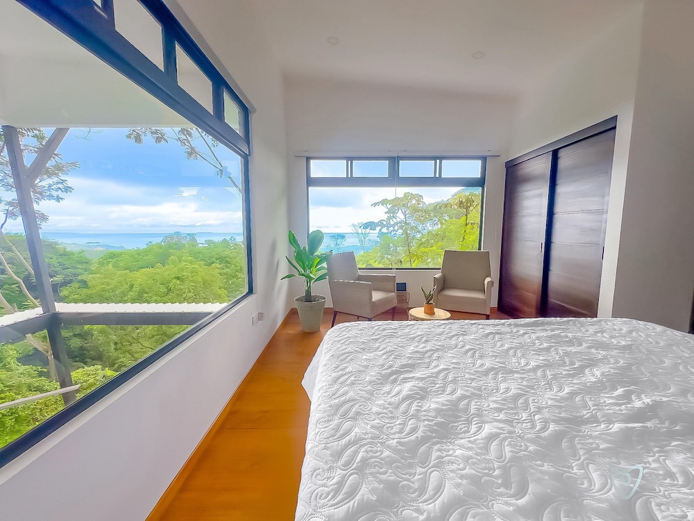 Luxury House, Sea View, Mountainside photo 1