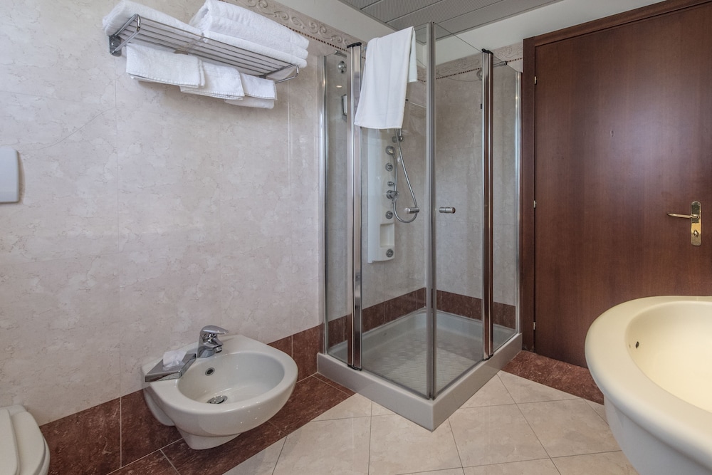 Classic Double or Twin Room - Photo 4