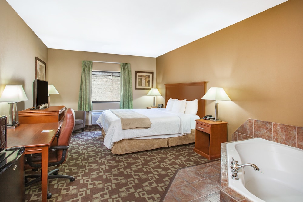 Deluxe Room, 1 King Bed, Non Smoking - Photo 2