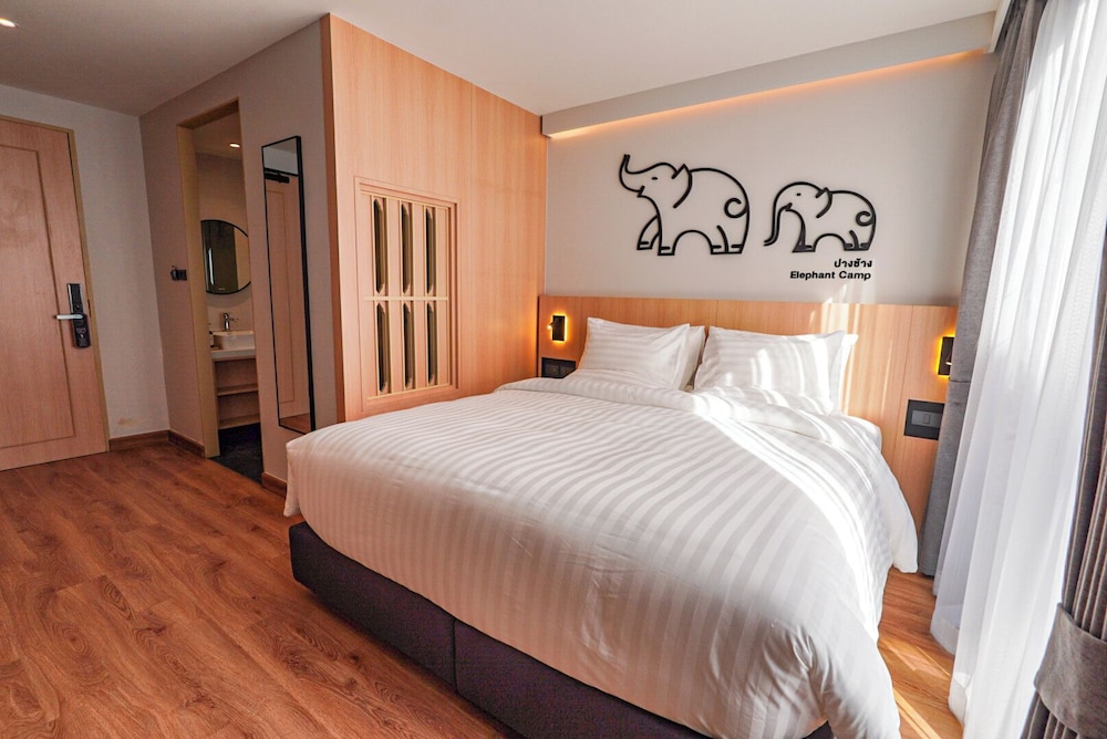 Superior Room, 1 King Bed, Garden View