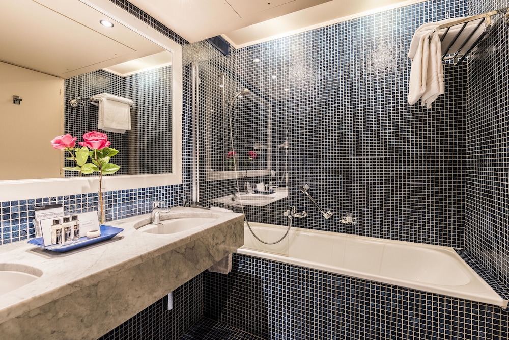 Deluxe Double or Twin Room, Balcony, Lakeside - Photo 9
