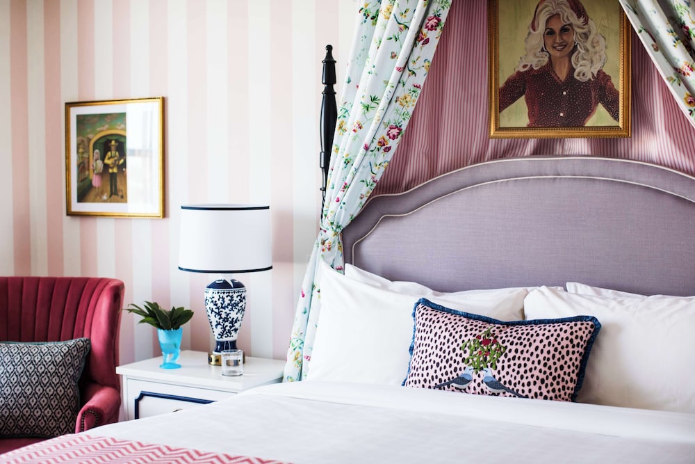 Junior Suite, 1 King Bed - Photo 1
