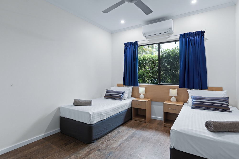 Standard Apartment, 3 Bedrooms, Garden View photo 3