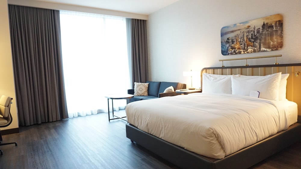 Room, 1 King Bed with Sofa bed, Accessible (Roll-in Shower) - Photo 4
