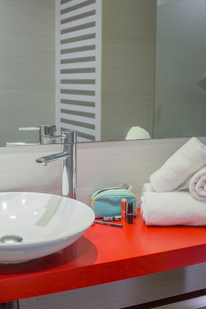 Premium Twin Room - Photo 9