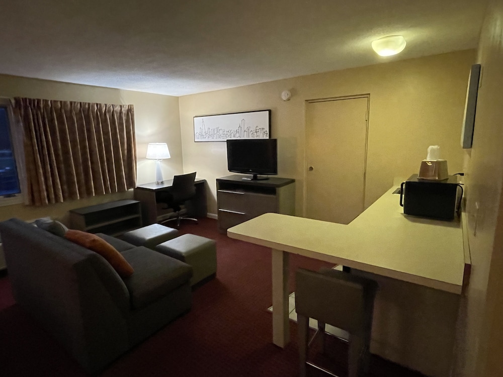 Basic Studio, 1 King Bed, Non Smoking