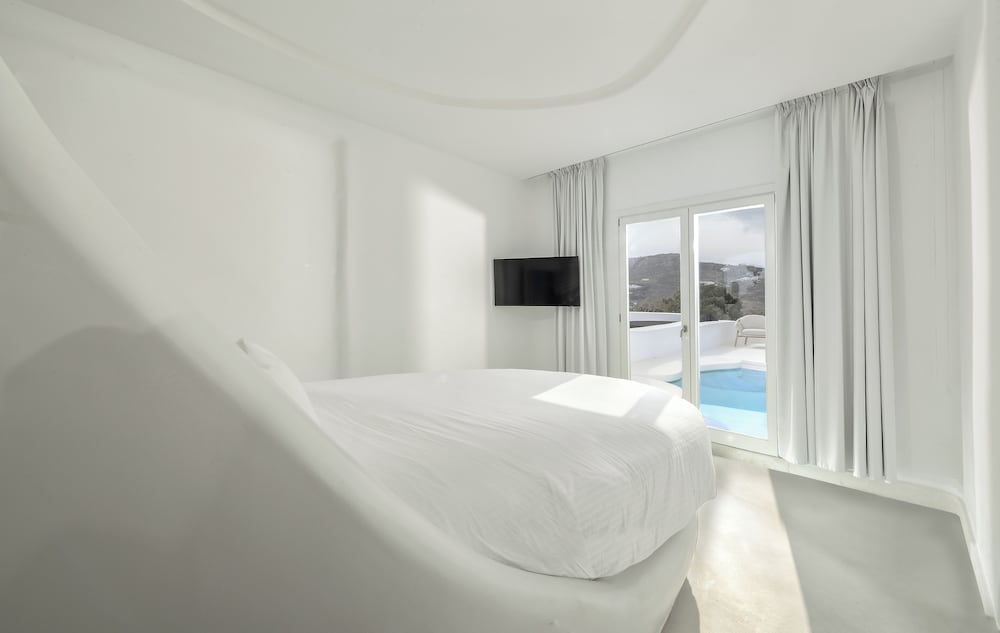 Topaz Riviera Water Suite with Private Pool - Photo 6