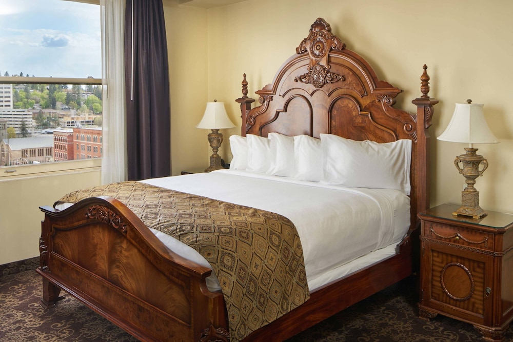 Room, 1 King Bed thumbnail 5