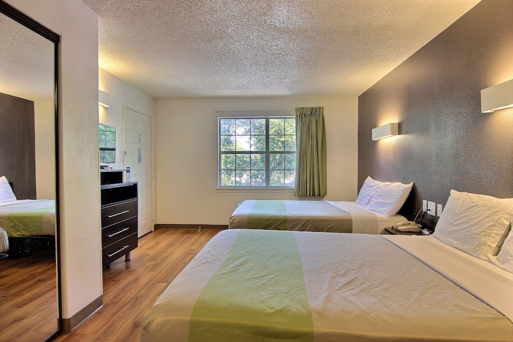 Standard Room, 2 Double Beds, Non Smoking - Photo 1
