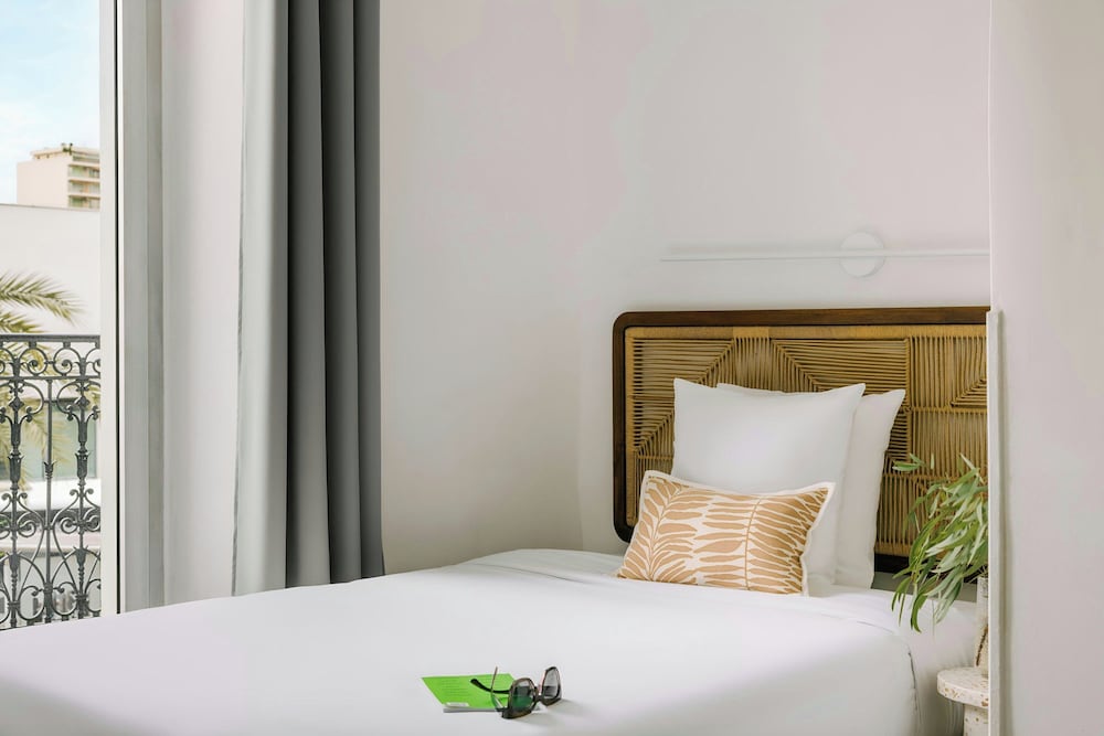 Suite, Balcony thumbnail 5