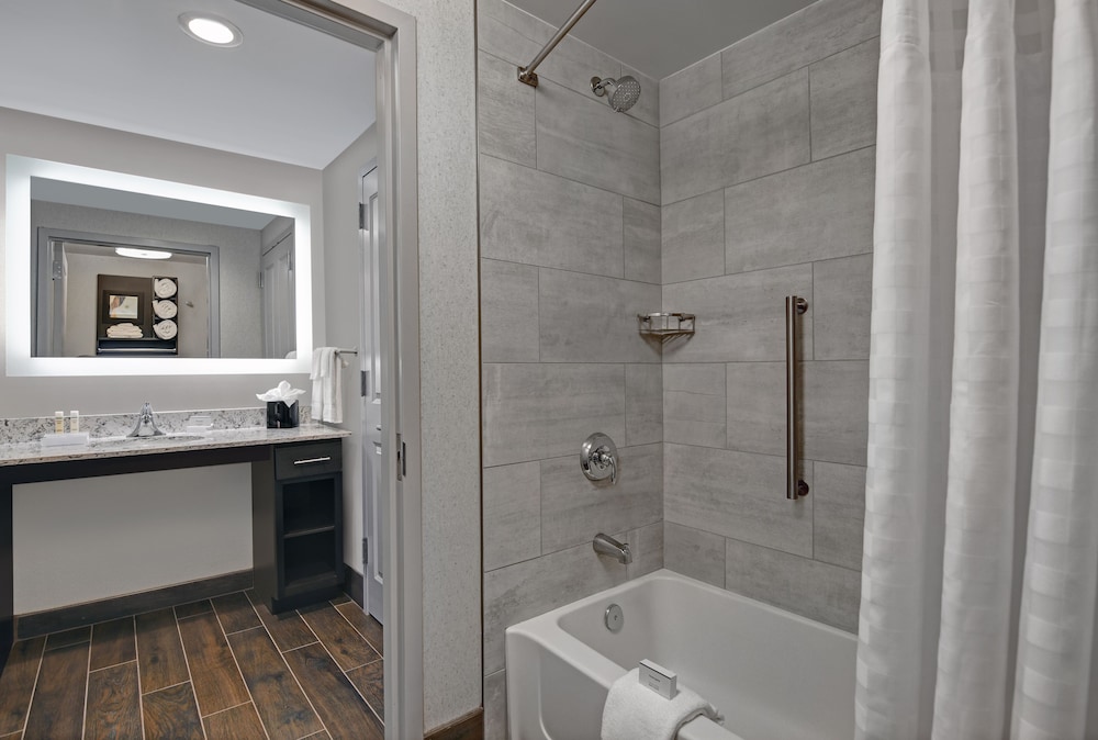 Suite, 1 Bedroom - Photo 2