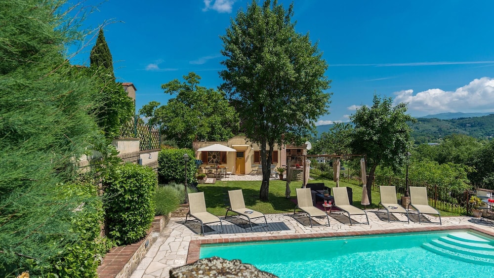 Villa photo 1