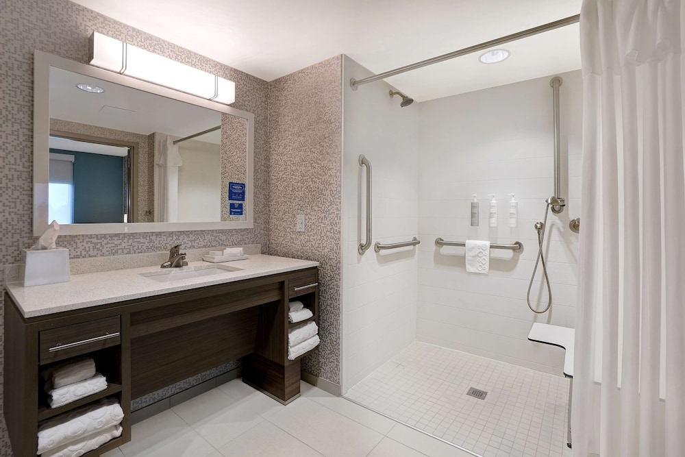 Room, 1 King Bed, Accessible (Mobility & Hearing, 3x3 Shower)