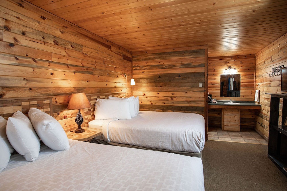 Deluxe Room, 2 Queen Beds, Fireplace photo 3
