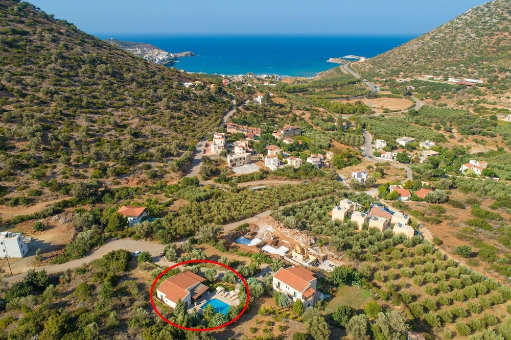 Villa photo 2